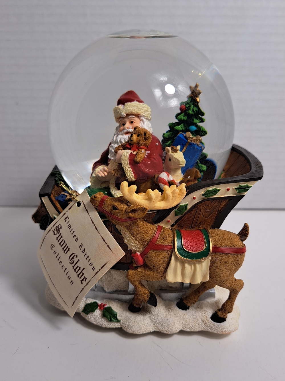 Target Limited Edition Santa Claus Snow Globe Plays " Here Comes Santa Clause"
